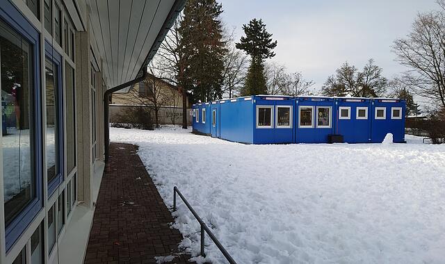 Höchstadt rüstet sich für das ab Herbst zur Pflicht werdende Angebot einer Mittagsbetreuung für Erstklässler. An der Grundschule Süd wurden die Container dafür schon in Betrieb genommen. Höchstadt rüstet sich für das ab Herbst zur Pflicht werdende Angebot einer Mittagsbetreuung für Erstklässler. An der Grundschule Süd wurden die Container dafür schon in Betrieb genommen.