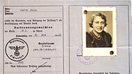 Ihr Führerschein wurde Berta Zinn von den Nationalsozialisten abgenommen.