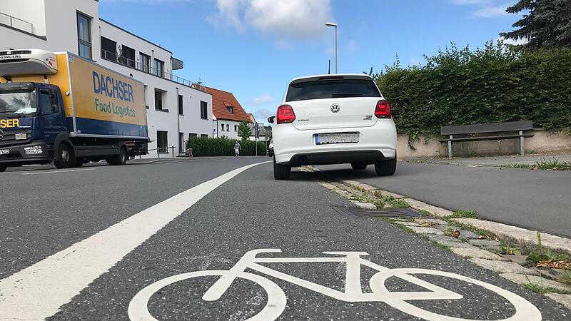Verbessern solche auf die Straße aufgebrachten Piktogramme, wie hier in Herzogenaurach, die Sicherheit von Radfahrern wirklich? Die Stadträte diskutierten darüber. Verbessern solche auf die Straße aufgebrachten Piktogramme, wie hier in Herzogenaurach, die Sicherheit von Radfahrern wirklich? Die Stadträte diskutierten darüber.