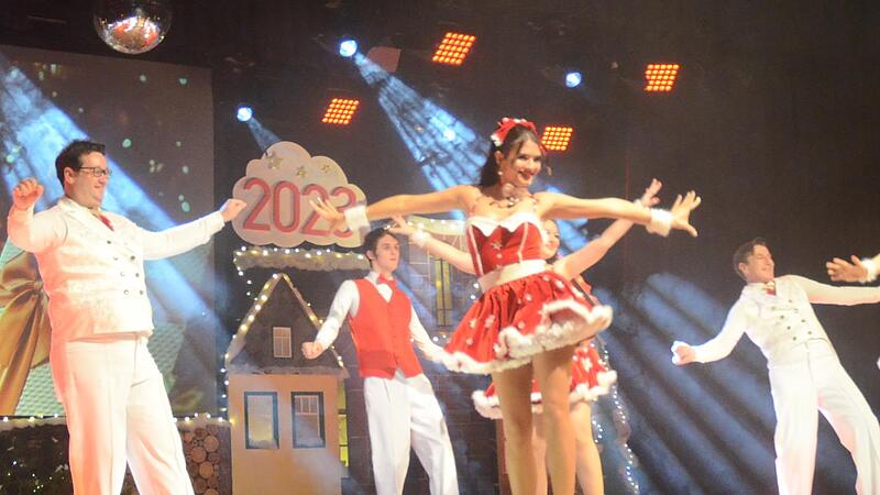 Die Tanzschule Gehde interpretiert &bdquo;Feliz Navidad&ldquo;.Weihnachtsgala "1000 Herzen f&uuml;r Kronach"
