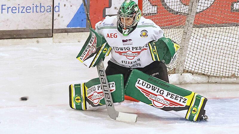 Nico Zimmermann stand beim Gastspiel seiner Höchstadt Alligators bei den Heilbronner Falken zweimal im Mittelpunkt. Dabei hatte er an diesem Tag eine souveräne Leistung aufs Eis gebracht.