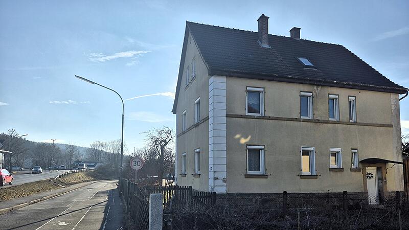 An dieser Stelle in der Siechenangerstra&szlig;e soll ein Mehrfamilienhaus entstehen