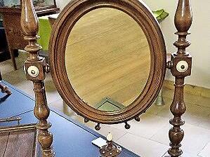 Ein gedrechselter Hingucker: Diesen Spiegel schenkte Kunsthandwerker Fritz Köhler seiner Frau. Ein gedrechselter Hingucker: Diesen Spiegel schenkte Kunsthandwerker Fritz Köhler seiner Frau.