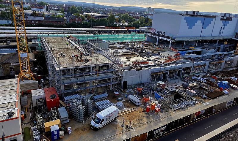 Die Atrium-Baustelle am Bamberger Bahnhof von oben: Das verantwortliche Unternehmen f&uuml;r die Generalplanung, die Baugenossenschaft Franken, hat einen Insolvenzantrag gestellt.