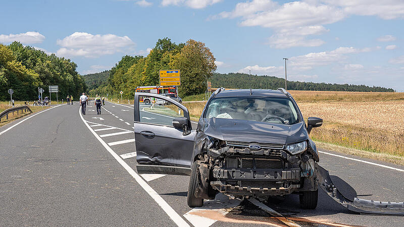 Schwerer Unfall auf der B303 bei Burgpreppach Schwerer Unfall auf der B303 bei Burgpreppach