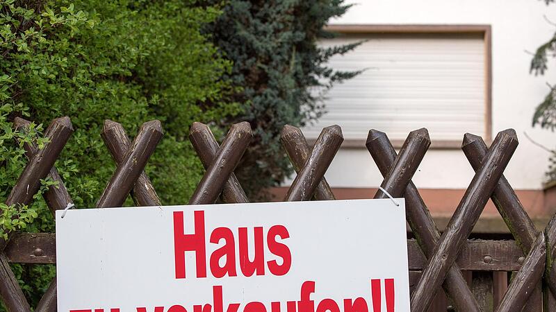 Der Traum vom Eigenheim platzt zurzeit f&uuml;r viele junge K&auml;ufer, weil die Sanierungskosten zu hoch sind. Aber auch f&uuml;r Verk&auml;ufer ist der Markt schwierig, da die erwarteten Preise bei weitem nicht erzielt werden.