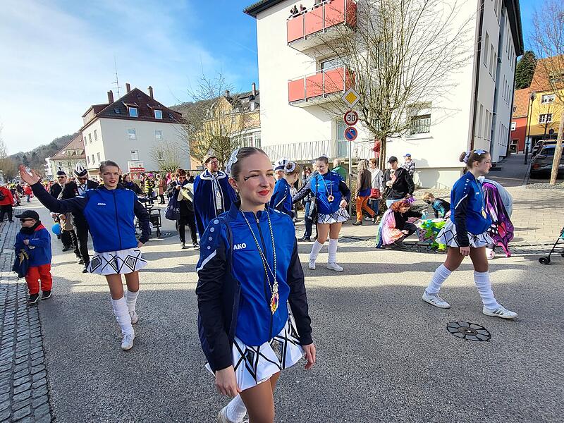 Viel los war am Faschingsdienstag, 4. März 2025, beim Faschingszug in Bad Brückenau.