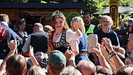Bierkönigin Karolin Kübel beim Annafest-Anstich 2026.Forchheim & Fränkische Schweiz Endlich Annafest! Bierkönigin Karolin Kübel beim Annafest-Anstich 2026.