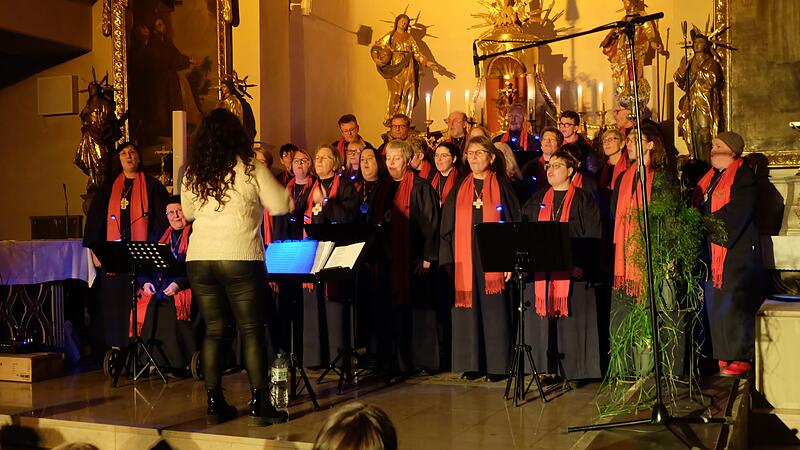 Der Chor &bdquo;Voice of Glory&ldquo; begeisterte in der voll besetzten katholischen Kirche in Thundorf.