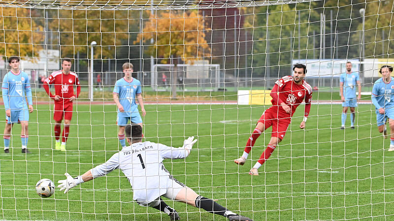 Geht doch: Aykut Civelek, der zuletzt Probleme am Elfmeterpunkt hatte, verwandelte souverän zum 1:0. Geht doch: Aykut Civelek, der zuletzt Probleme am Elfmeterpunkt hatte, verwandelte souverän zum 1:0.