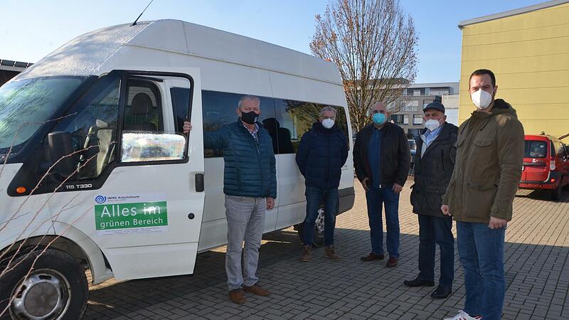 &Uuml;bergabe des Busses bei der Lebenshilfe in Herzogenaurach