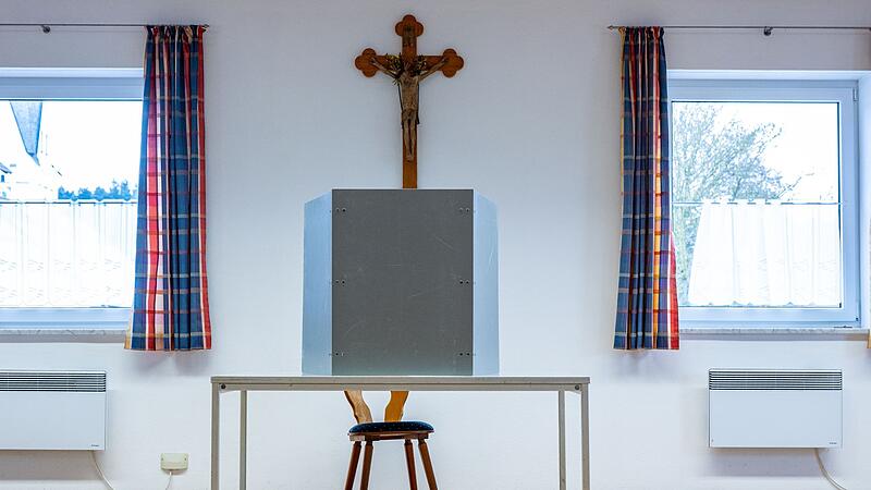 Bundestagswahl - Leere Wahlkabine