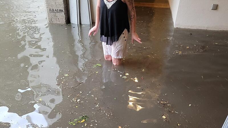 Der Eingang des Schlosshofs unter Wasser
