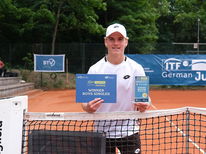 Dank seines Turniersiegs in Bamberg klettert Oliver Majdandzic in der Jugendweltrangliste um 30 Plätze nach oben. Dank seines Turniersiegs in Bamberg klettert Oliver Majdandzic in der Jugendweltrangliste um 30 Plätze nach oben.