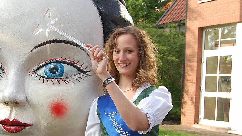 Juliane als Neustadter Puppenfee 2010. Juliane als Neustadter Puppenfee 2010.