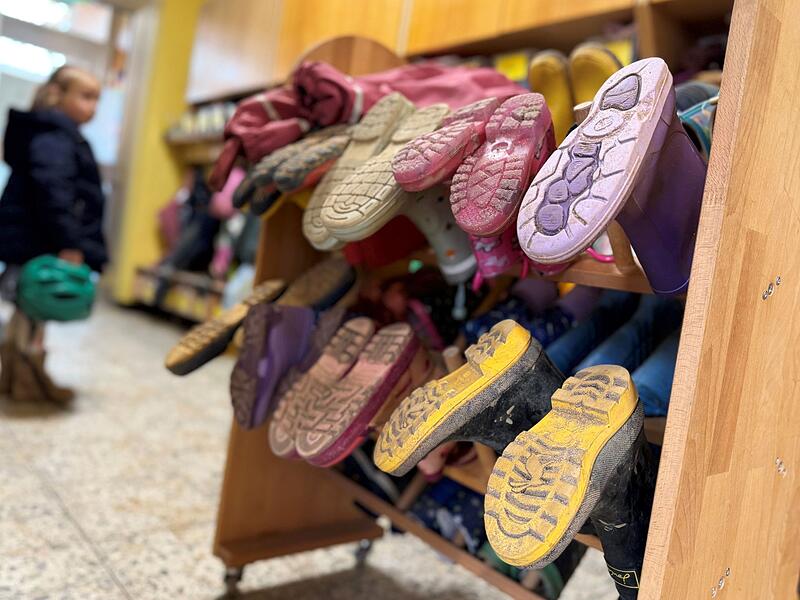 In Bad Br&uuml;ckenau werden die Kindergartengeb&uuml;hren im kommenden Jahr schrittweise angehoben, da der staatliche Zuschuss wegf&auml;llt. Damit geht die Stadt auf die Familien zu. Andere Kommunen gehen strenger vor.