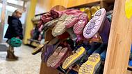 In Bad Brückenau werden die Kindergartengebühren im kommenden Jahr schrittweise angehoben, da der staatliche Zuschuss wegfällt. Damit geht die Stadt auf die Familien zu. Andere Kommunen gehen strenger vor. In Bad Brückenau werden die Kindergartengebühren im kommenden Jahr schrittweise angehoben, da der staatliche Zuschuss wegfällt. Damit geht die Stadt auf die Familien zu. Andere Kommunen gehen strenger vor.