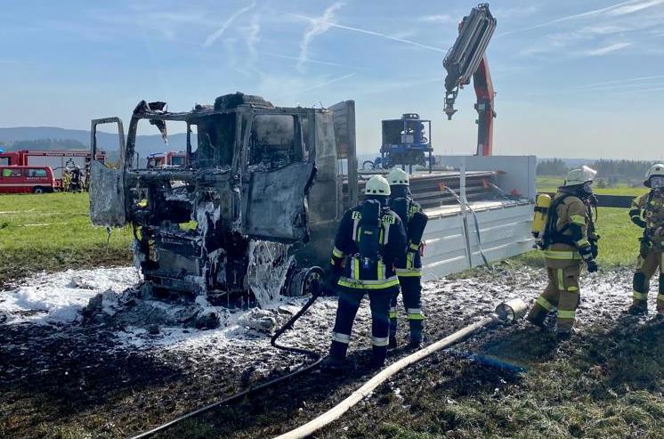 Am Mittwochnachmittag (11. Oktober) hat ein Lastwagen bei Trebesberg Feuer gefangen.