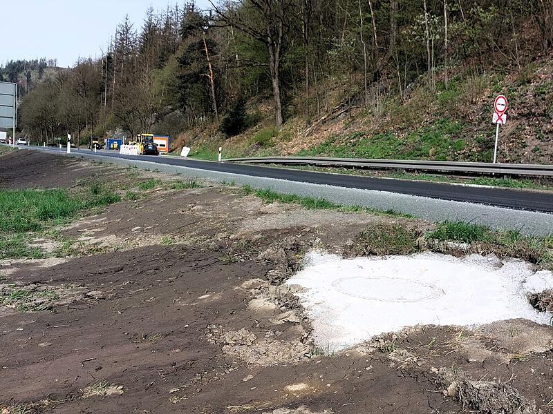 Ein paar Arbeiten links und rechts der B 173 stehen noch aus. Ein paar Arbeiten links und rechts der B 173 stehen noch aus.