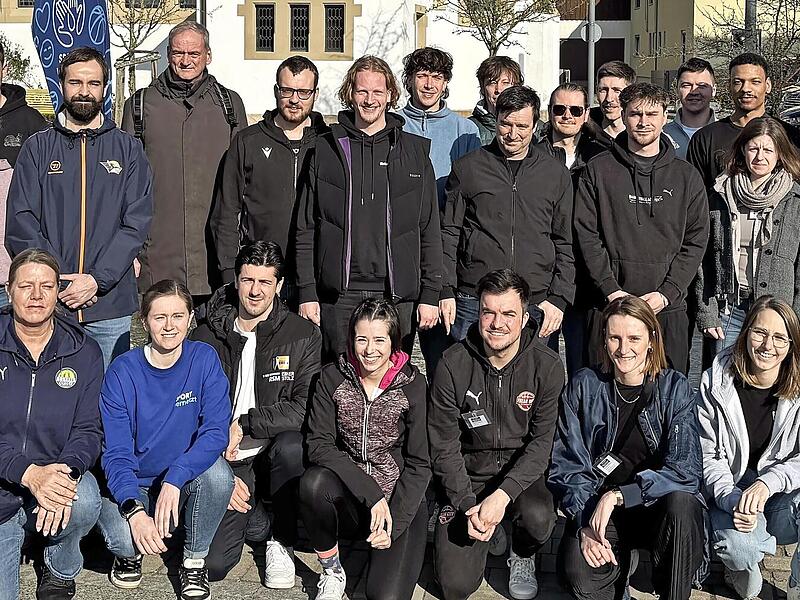 Die Teilnehmer des BBL-Assist- und &bdquo;Sport vernetzt&ldquo;-Summits in Bamberg.