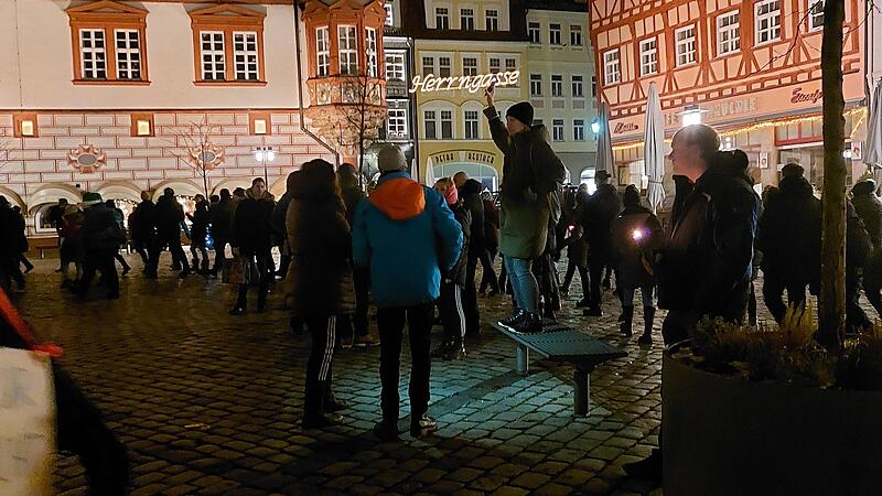 Mancher Teilnehmer war von der Atmosph&auml;re so ergriffen, dass er bei "Heal the World" von Michael Jackson die Sitzbank kaperte.