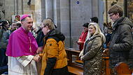 Besucher gratulieren im Bamberger Dom Herwig Gössl zu seiner Ernennung zum Erzbischof Besucher gratulieren im Bamberger Dom Herwig Gössl zu seiner Ernennung zum Erzbischof. Rechts Melanie Huml