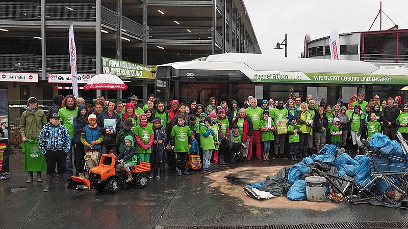 Doch wieder einige S&auml;cke mit M&uuml;ll sammelten die Helfe der diesj&auml;hrigen Aktion &bdquo;Itz clean&ldquo; am Samstagvormittag zusammen. Darunter waren ein Einkaufswagen und B&uuml;gelbrett oder ein Fahrradrahmen.