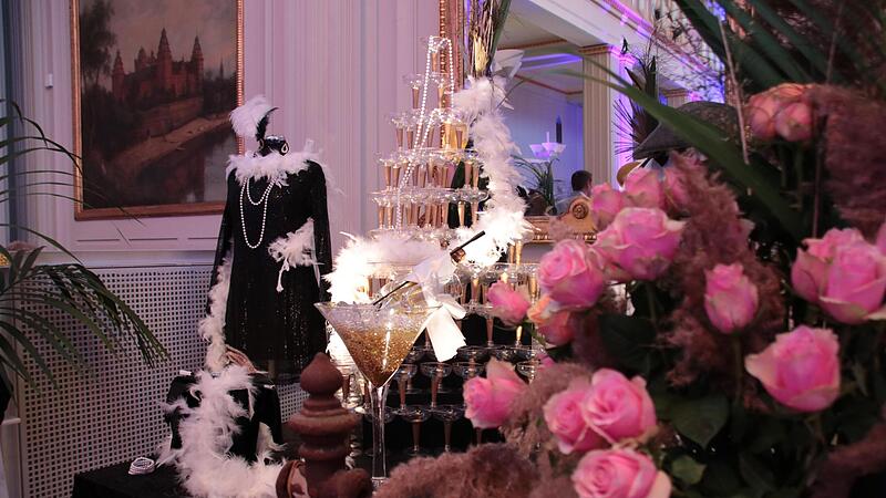 Eindrücke von der ersten Rosen-Clubnacht. Eindrücke von der ersten Rosen-Clubnacht.