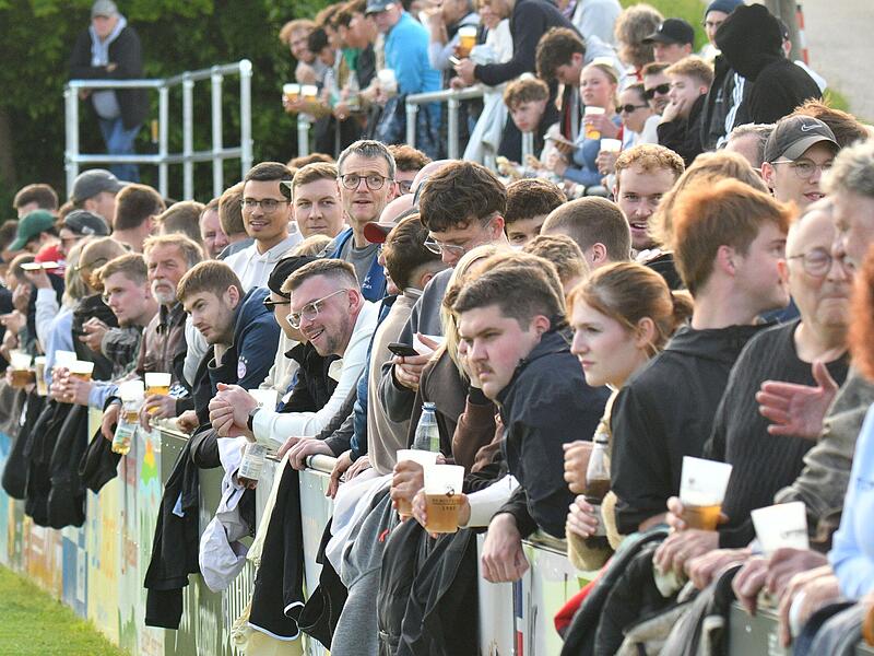 Große Kulissen bei der Relegation im Fußballkreis CO/KC/LIFFußball-Relegation am 20. Mai 2026 Die Fußballfans können sich freuen: In Mistelgau verlor Lichtenfels das Hinspiel, bog die Relegationsrunde aber zuhause und spielt nun gegen Herzogenaurach um die Landesliga.