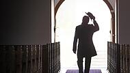 Immer mehr Menschen sagen sich von der Kirche los. Gemäß den Prognosen von Demographen und Statistikern könnte sich die Zahl der Christen in Deutschland bis zum Jahr 2060 halbieren.