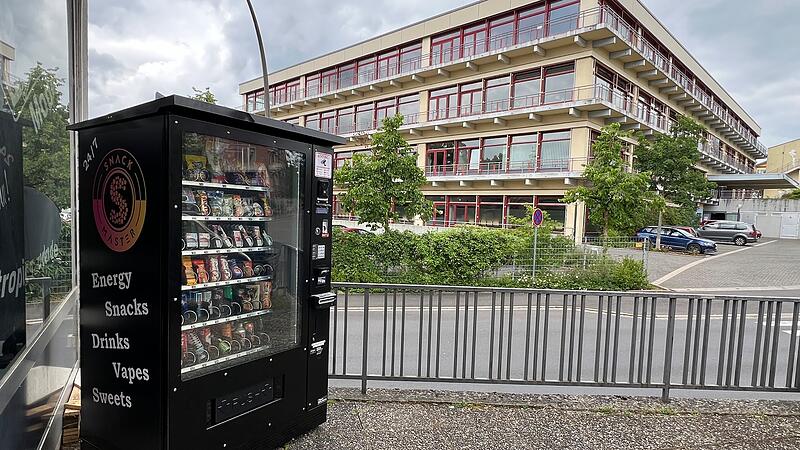 Snack-Automat gegen&uuml;ber der Realschule Bad Kissingen