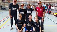 Unser Bild zeigt das Aschacher Team mit Thomas Markert (hinten, von links), Mia Markert, Lena Seufert und Christian Friedl sowie Luisa Tennie (Mitte, von links), Mailin Back, Elea Wehner sowie Julia Friedl (liegend).