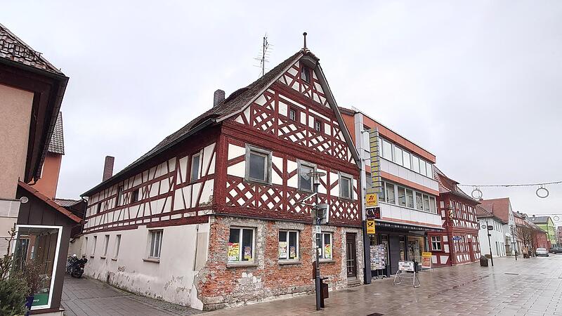 An dem von-der-Saal-Haus, einem ehemaligen Ackerb&uuml;rgeranwesen in der H&ouml;chstadter Hauptstra&szlig;e, kann die Sanierung jetzt beginnen.