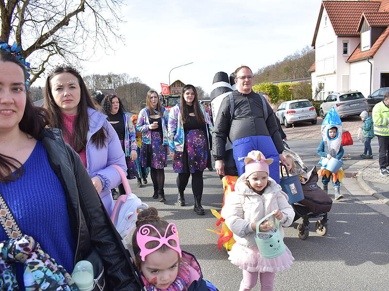 Viel los beim Hiltpoltsteiner Straßenfasching 2025 am FaschingsdienstagViel los beim Hiltpoltsteiner Straßenfasching 2025 am Faschingsdienstag Viel los beim Hiltpoltsteiner Straßenfasching 2025 am Faschingsdienstag