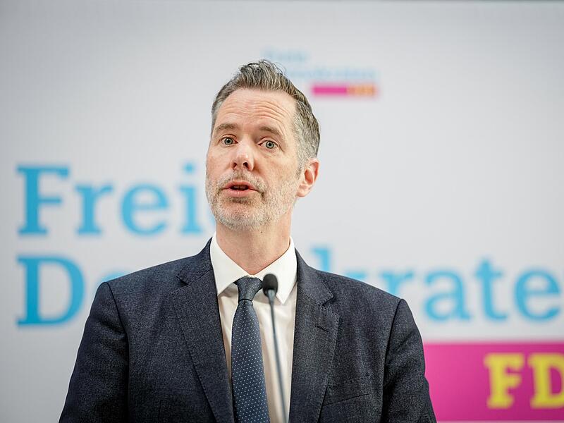 FDP-Chef Christian D&uuml;rr fordert Bundeskanzler Friedrich Merz (CDU)  zu einer 180-Grad-Wende auf.