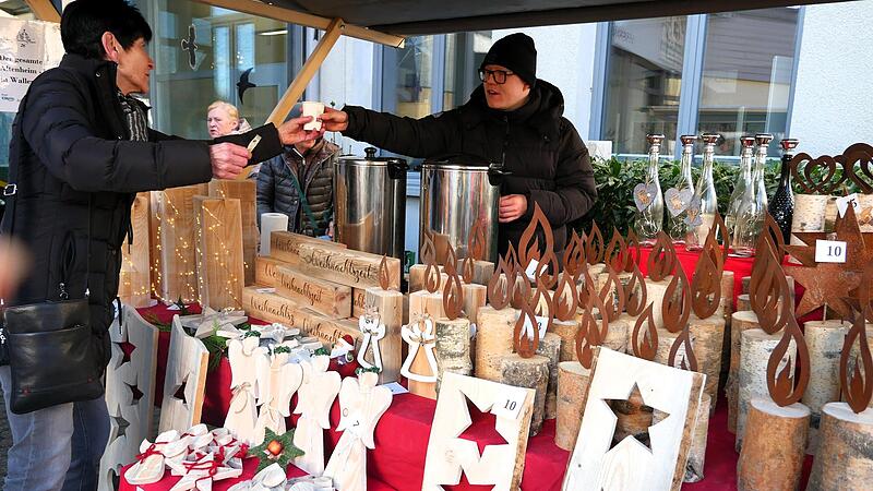 Dekorative Kerzen aus Holz und dazu ein leckerer Gl&uuml;hwein