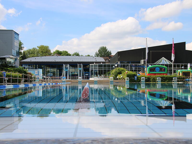 Schwimmbad, Gr&uuml;nfl&auml;che, Freibad