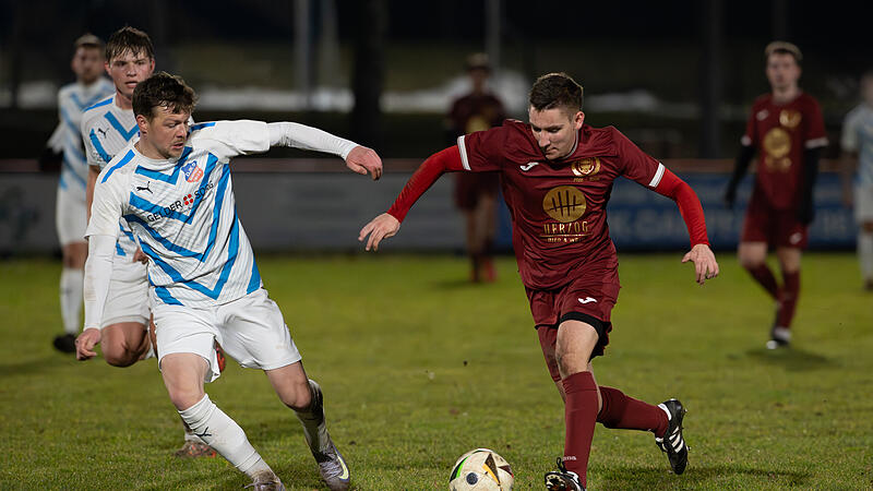 Der Eberner Daniel Scharting (rechts) versucht sich gegen den Dampfacher Max Witchen durchzutanken. Der Eberner Daniel Scharting (rechts) versucht sich gegen den Dampfacher Max Witchen durchzutanken.