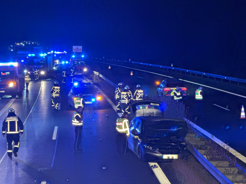 Geisterfahrer-Unfall auf A70 bei Bamberg: Drei Autos, mehrere Schwerverletzte