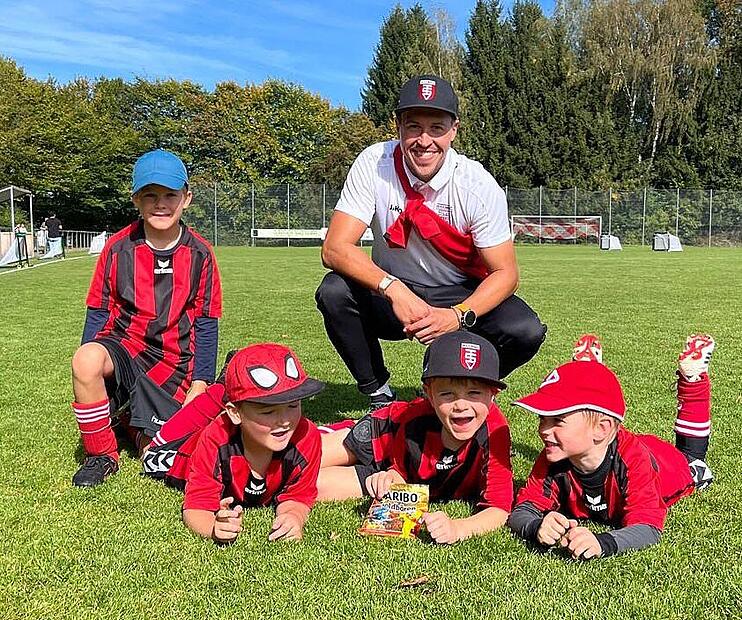 Fabian Fr&uuml;h (rechts) ist nicht nur Spieler, sondern auch Jugendleiter und Nachwuchstrainer beim TSV 08 Kulmbach.