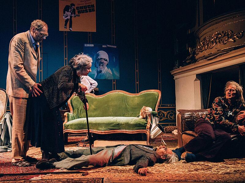 Das Songdrama „Ewig Jung“ feierte als Abschiedsinszenierung Premiere am Landestheater Coburg. Das Songdrama „Ewig Jung“ feierte als Abschiedsinszenierung Premiere am Landestheater Coburg.