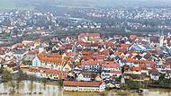 Nicht nur bei Hochwasser ist Haßfurt nah am Wasser gebaut. Im Bereich der Mainmühle (im Vordergrund) könnte eine Flusswärmepumpe installiert werden. Nicht nur bei Hochwasser ist Haßfurt nah am Wasser gebaut. Im Bereich der Mainmühle (im Vordergrund) könnte eine Flusswärmepumpe installiert werden.