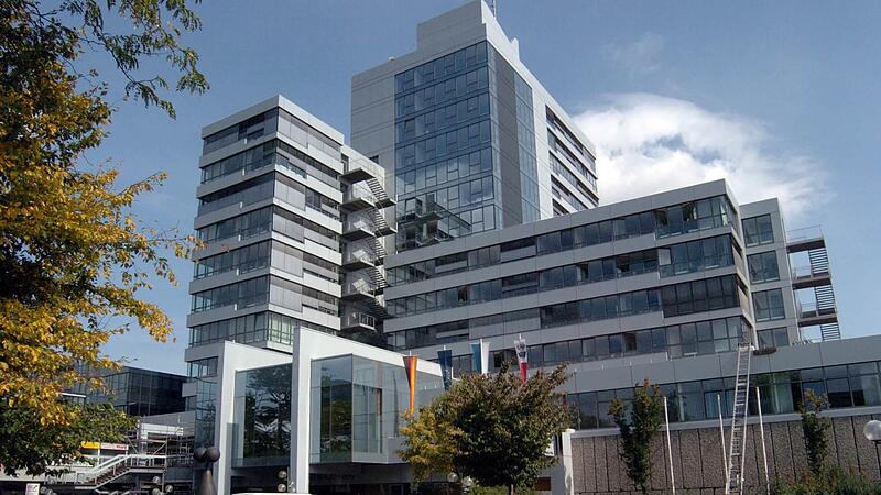 Das Erlanger Rathaus: Neben dem Haushaltsloch kommt es in der städtischen Lokalpolitik zu einem weiteren Eklat.