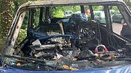 Anschlag in Coburg: Dieser VW Bus brannte am Abend des Pfingstmontags komplett aus. Die Polizei geht von Brandstiftung aus.