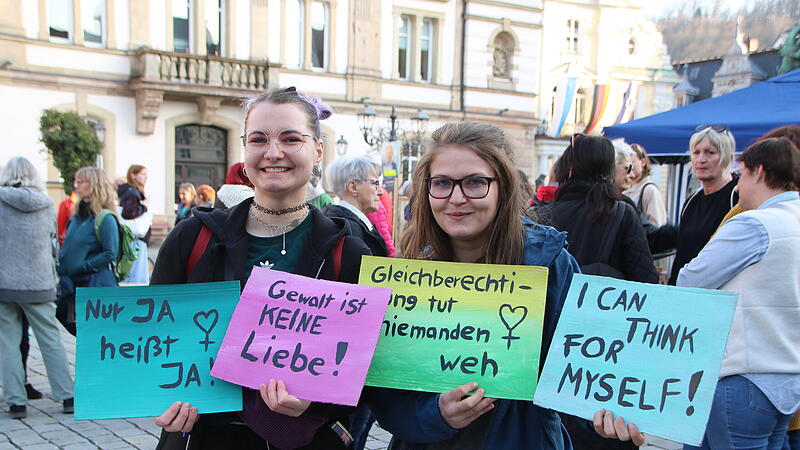 Am Montagnachmittag haben sich in Kulmbach rund 150 Menschen f&uuml;r Frauenrechte stark gemacht.