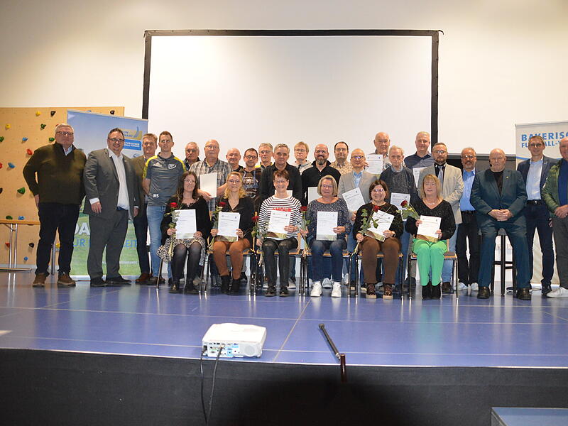 DFB-Sonderehrung im Fu&szlig;ballkreis Rh&ouml;n