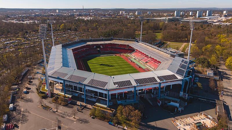 Das Sportstadion wird in eine Fu&szlig;ballarena umgebaut. Maximal 200 Millionen Euro darf das kosten, hat der N&uuml;rnberger Stadtrat am Mittwoch beschlossen.Nikolas Pelke