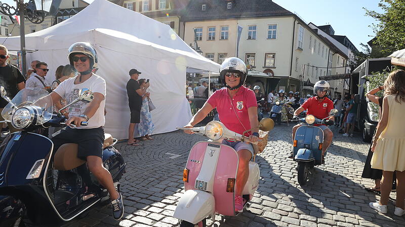 Die Vespas sind los.