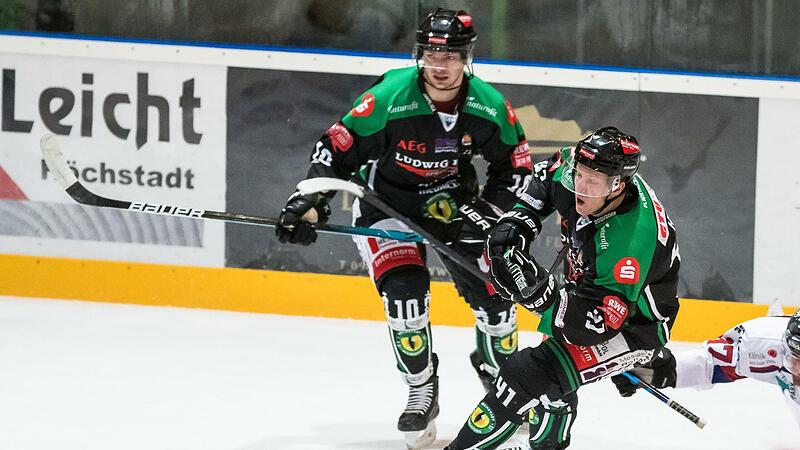 Max Cejka (links), Jannik Herm und die H&ouml;chstadt Alligators m&uuml;ssen sich trotz der Strapazen der vergangenen Tage erneut aufraffen, wenn es gegen den SC Riessersee geht.