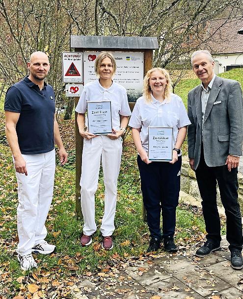 Chefarzt Dieter Deuerling (von links), Krankenschwester Carmen Schlichting, medizinische Fachangestellte Theresa Trump, kaufmännischer Leiter Matthias Lebert.